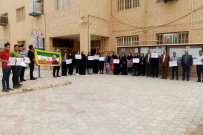 دانشجویان مرکز علمی کاربردی آران و بیدگل در محوطه این دانشگاه تجمع کردند